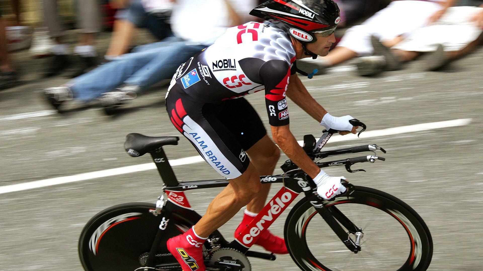 埃布埃预言，枪手终将登顶英超，三大豪门虎视眈眈