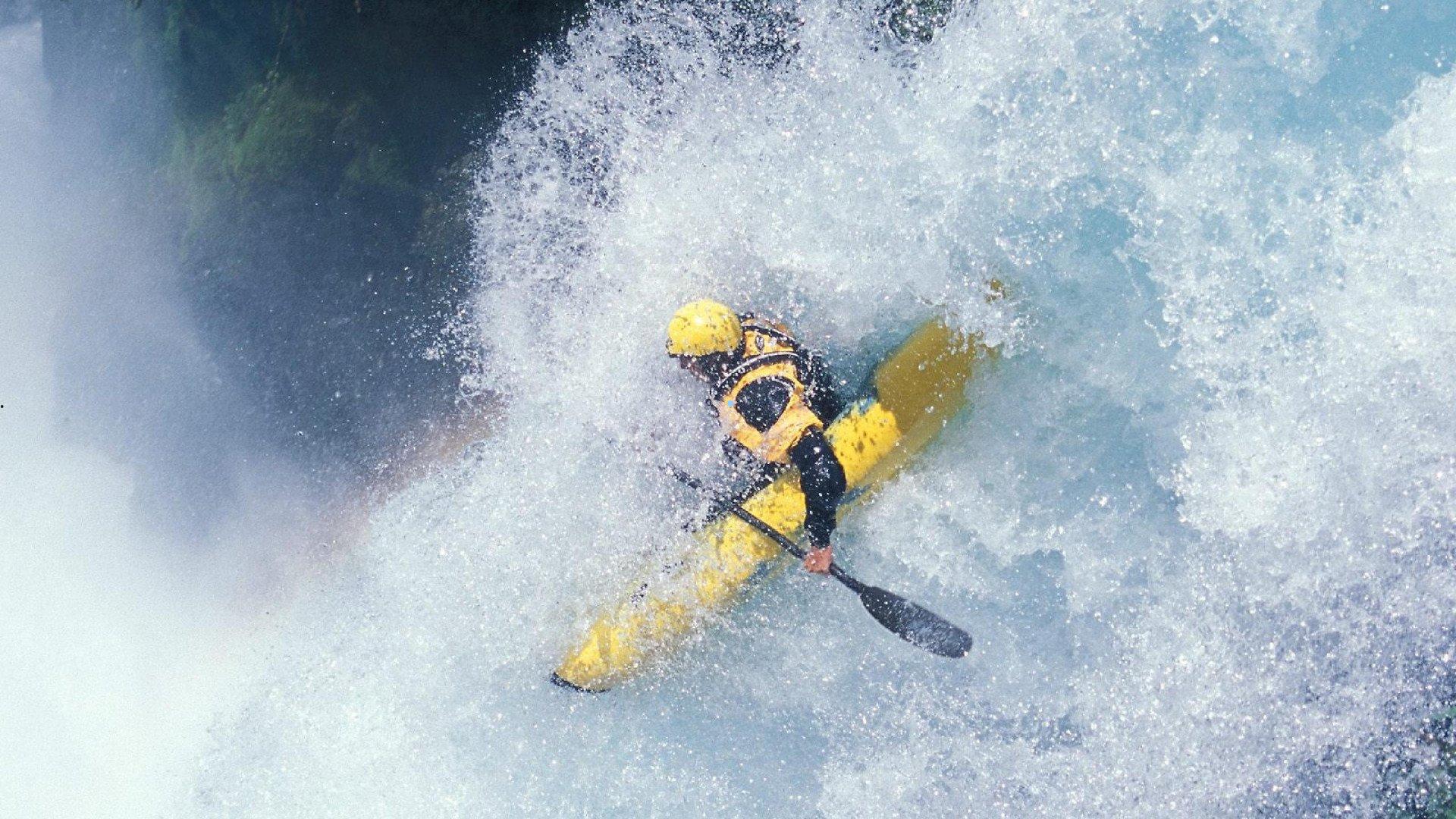 体彩大乐透-乾坤大挪移！雷琼·塔克内线腾挪拉杆上篮，2+1技惊四座定胜局